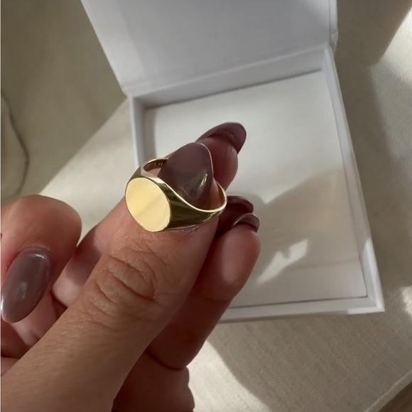 Ougie gold 14 k gold signet ring. - Picture 3 of 5